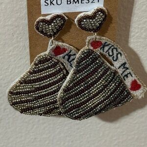 💝NEW Kiss Me Valentine’s Day Earrings